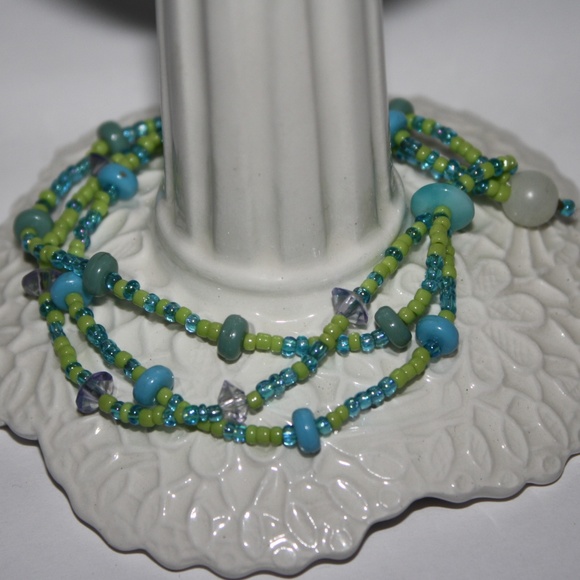 Vintagejelyfish Jewelry - Beautiful festive blue and green beaded bracelet